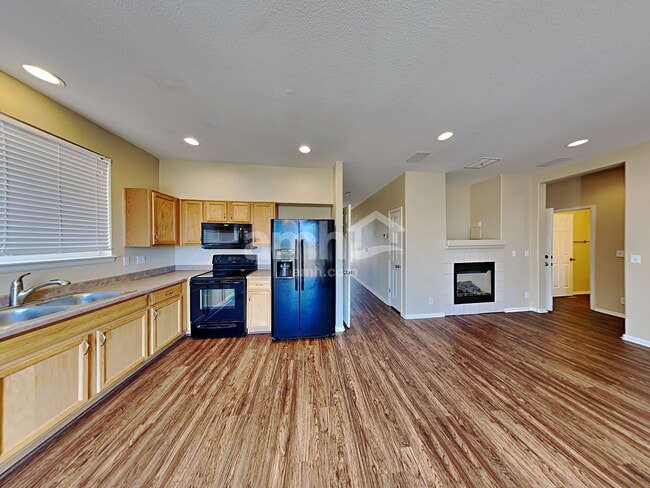 Photo - 5525 Kittredge St