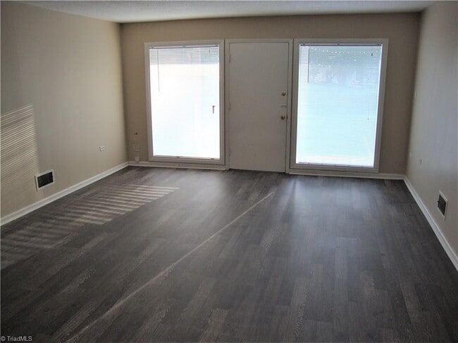 Photo - 101 Oxford Pl