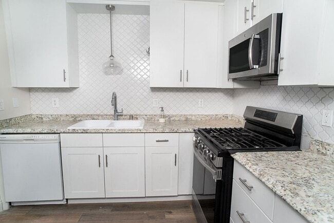 Photo - 22109 Burbank Blvd