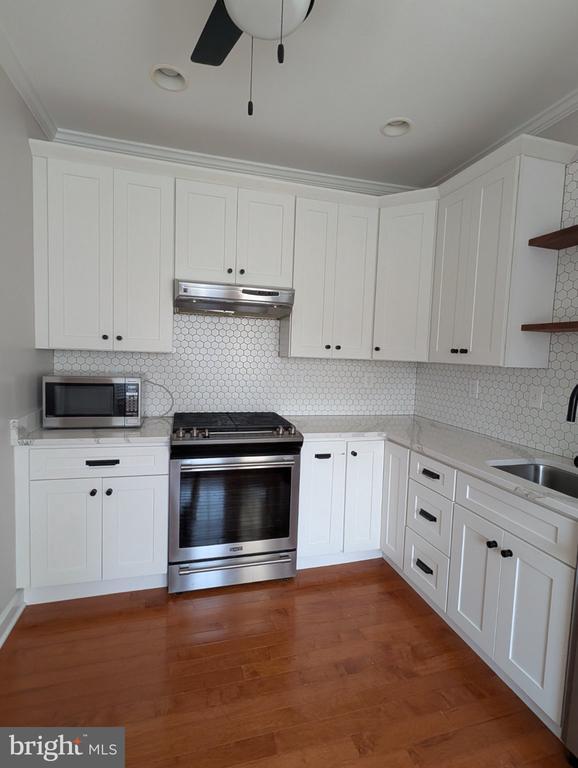 47574 Comer Square