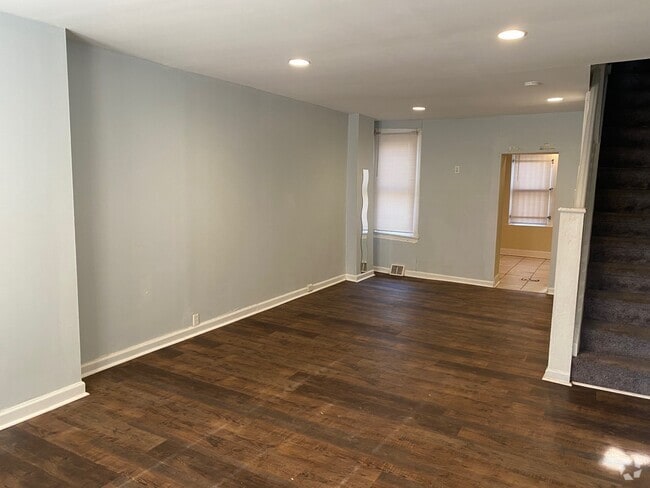 Building Photo - 2619 W Silver St Rental