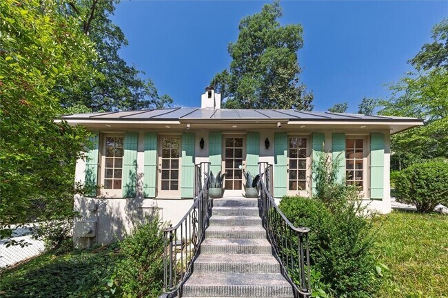 Photo - 2538 Parkside Dr NE