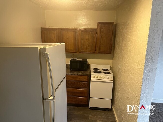 Photo - Upper Level 1BD/1BA Apartment - Tenant Pay... Unidad Apt. 2