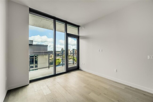 Photo - 44 East Ave Unit 2903