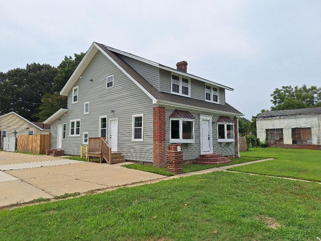 Building Photo - 1814 Kecoughtan Rd Unit C
