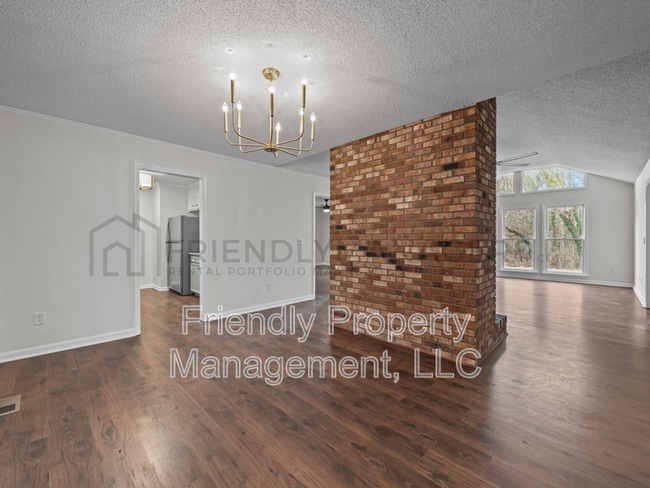 Photo - 2119 Dave St