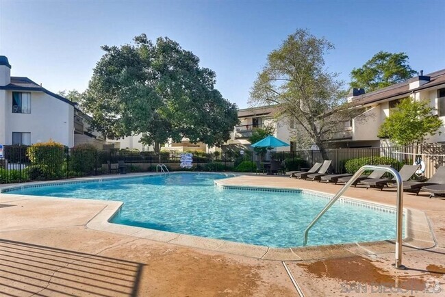 Building Photo - Spacious and Bright Escondido 1 Bed 1 Bath... Unit 104 Rental