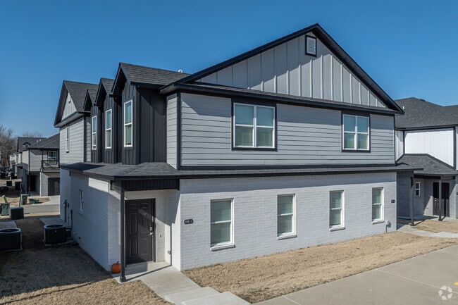 Building Photo - Towne West