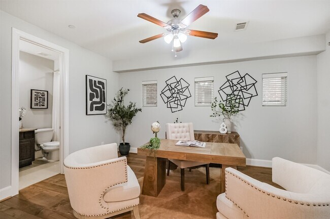 3907 Austin St