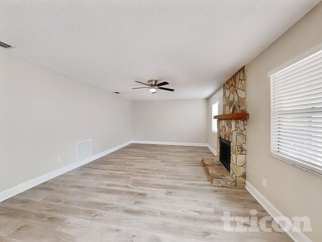 Photo - 1259 Waterbury Loop