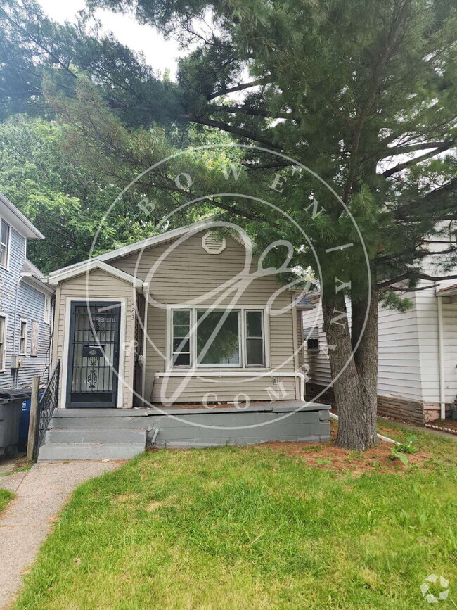 Building Photo - 2-Bedroom Gem! Large kitchen. Convienient ... Rental