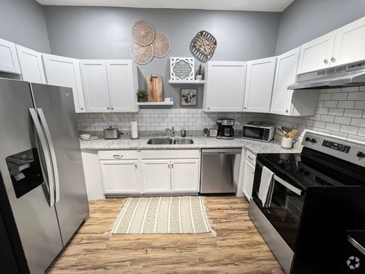 Building Photo - 311 E Castle St Rental