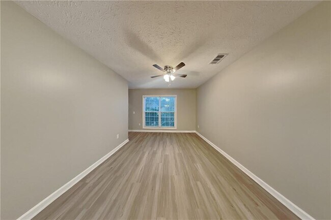 Photo - 1464 Claredon Dr NW