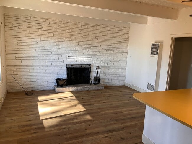 Photo - LA636-Bateman Unit #2