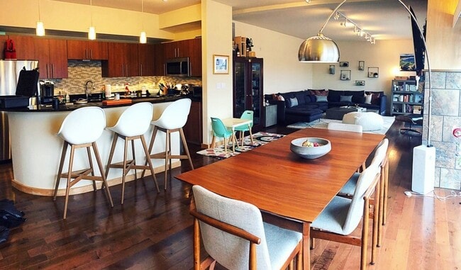 3 BR, 3 BA 1,914SF Penthouse