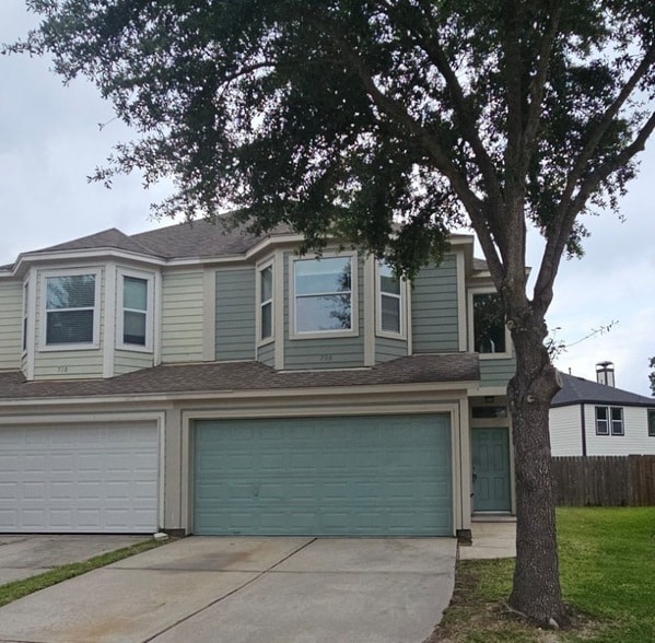 Photo - 706 Woodport Ln
