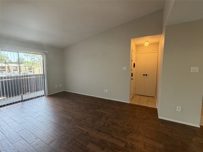 Building Photo - 3300 Pebblebrook Dr Unit 108