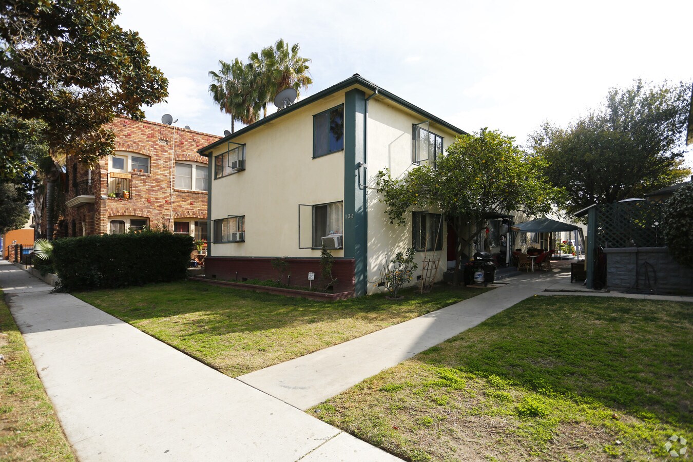 Photo - 126-128 W Elk Ave Apartments
