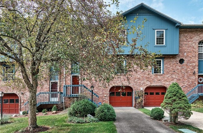 Photo - 194 Old English Rd Townhome