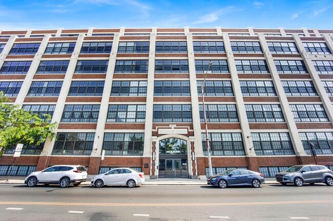 Building Photo - 3963 W Belmont Ave Rental