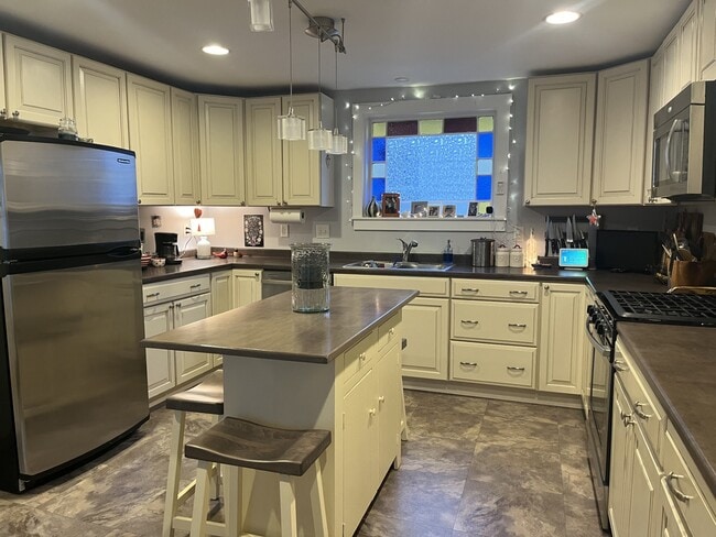 Spacious Kitchen - 44 N Spring St Unit Front