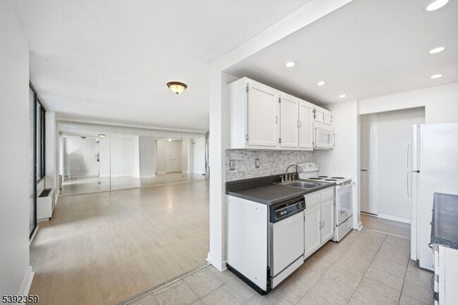 Photo - 300 Winston Dr Unit 807