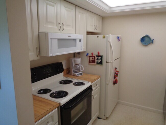 Photo - 5527 NE Gulfstream Way