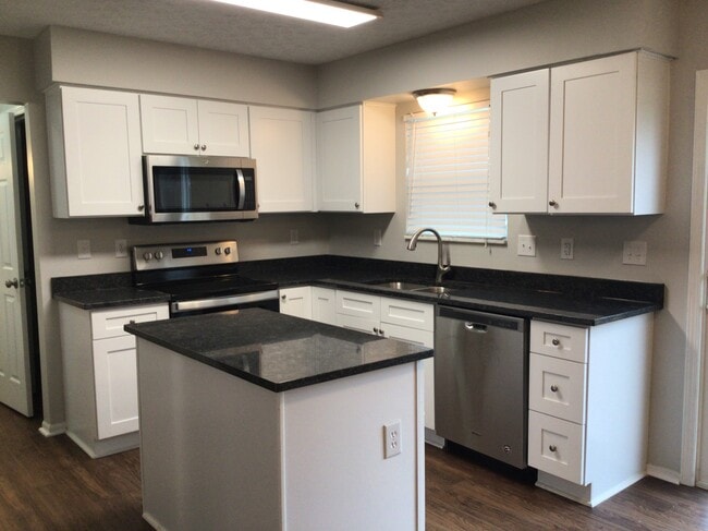 Photo - 513 Allis Pl W