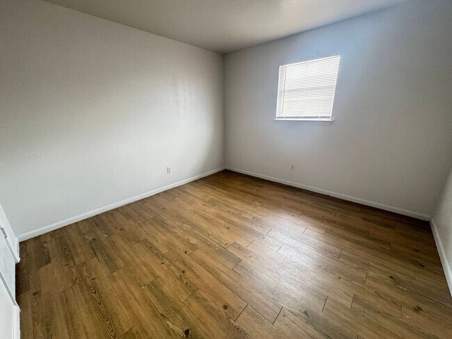 Photo - 611 Sunset Ln Unit G