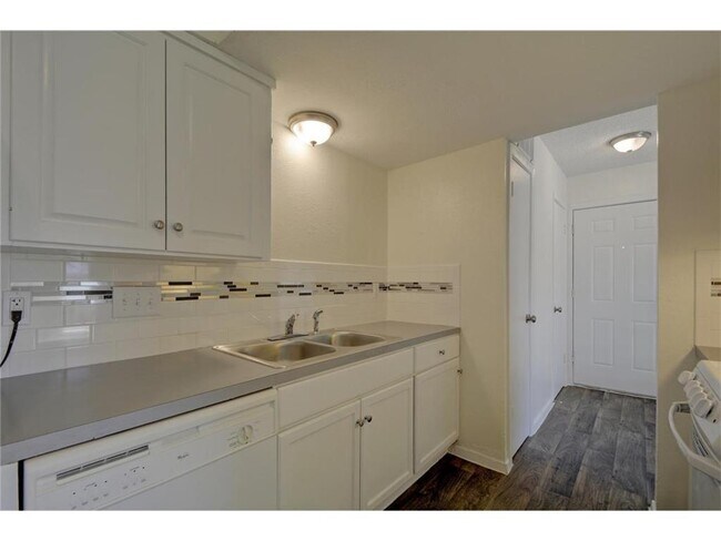 Photo - 1825 Wooten Park Dr