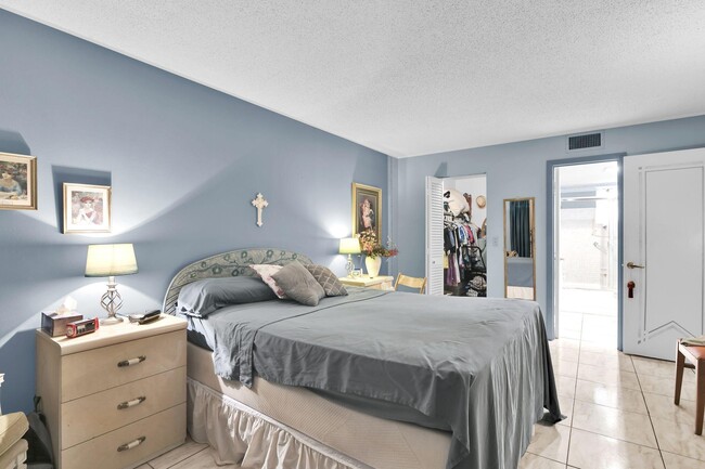 Building Photo - 711 Lori Dr Unit 204