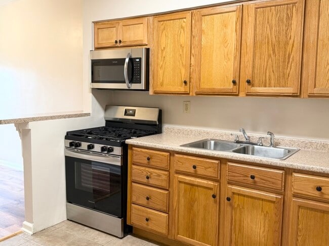 Photo - 1521 E 65th St Unidad 3R