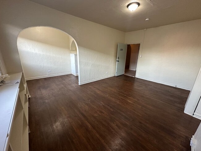 Photo - Walnut Manor