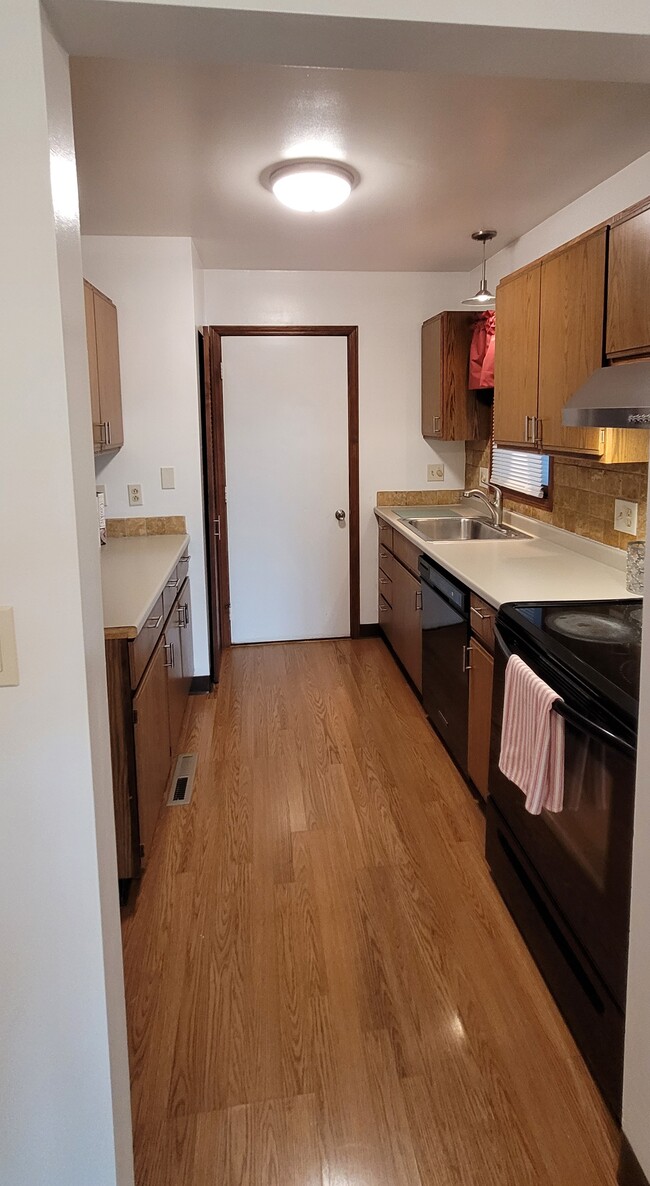 Kitchen - 2984 E River Rd Townhome