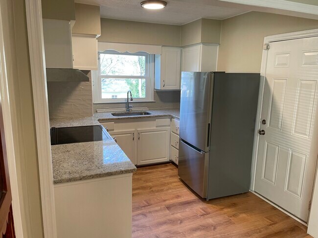 Kitchen 1 of 5 - 3943 Austin Dr