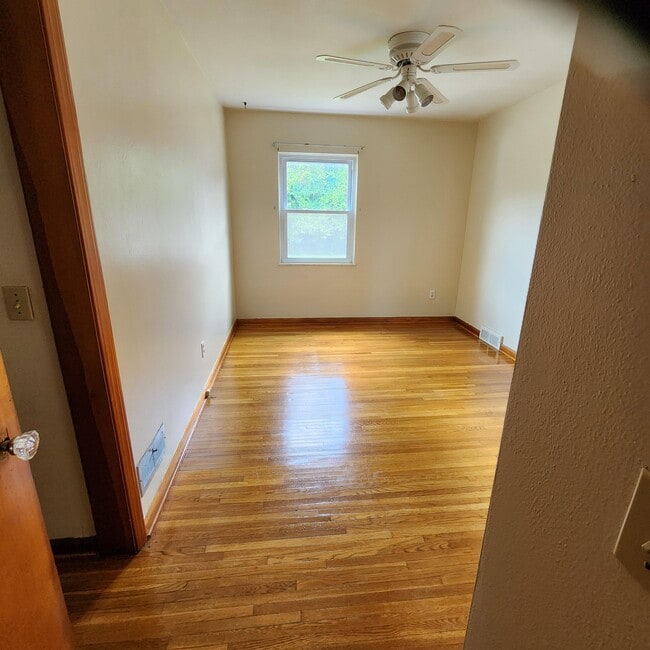 3611 Douglas Rd Unit Lower
