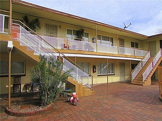 Building Photo - 1904 Rexford Dr Unit 3 Rental