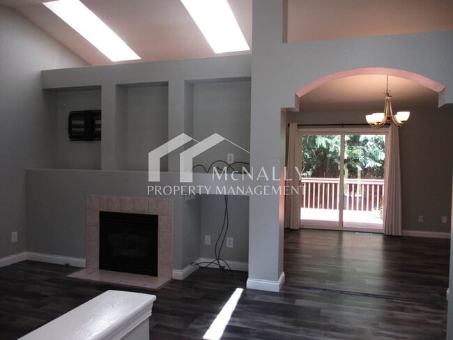 Photo - Beautiful 3 Bedroom, 1.75 Bathroom Welling...