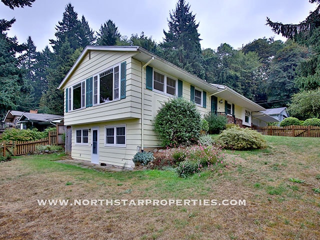 Building Photo - Great Lake Oswego Home Walking Distance to Everything
