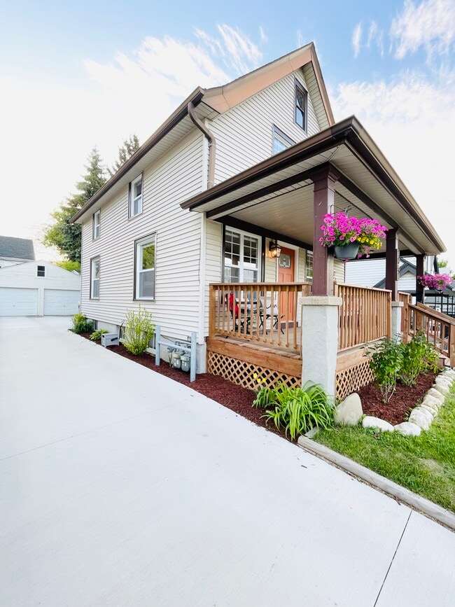 Photo - 1051 N 68th St