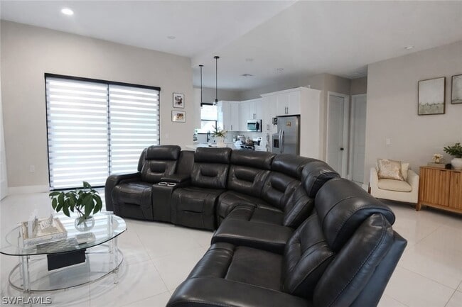 Photo - 3208 31st St W