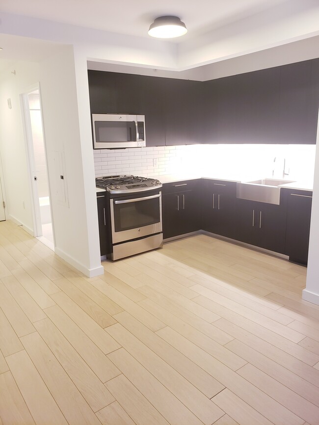 Photo - 535 W 43rd Street