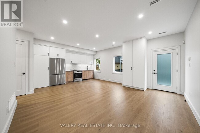 Photo - 131 Dovercourt Rd