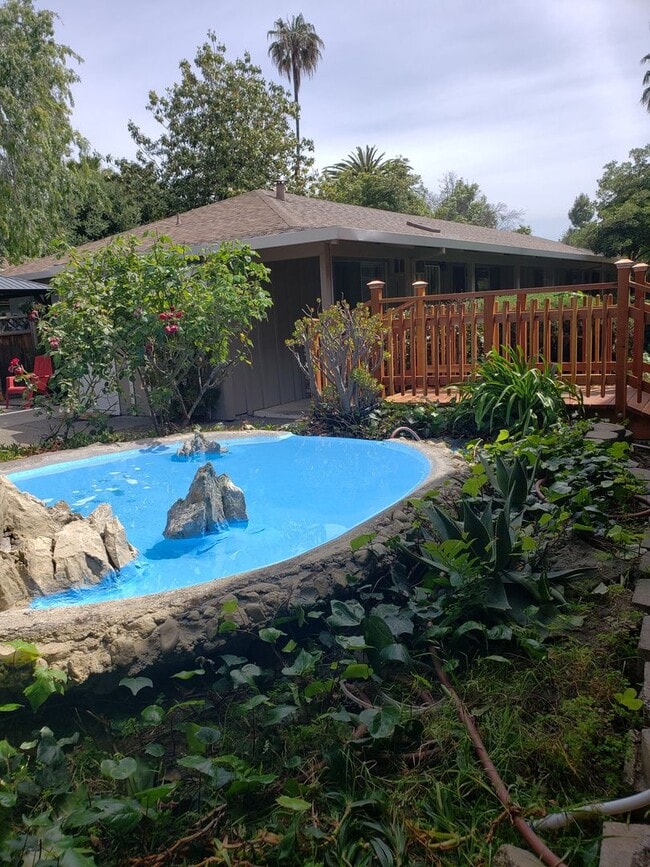 Bali Hai Garden Apartments