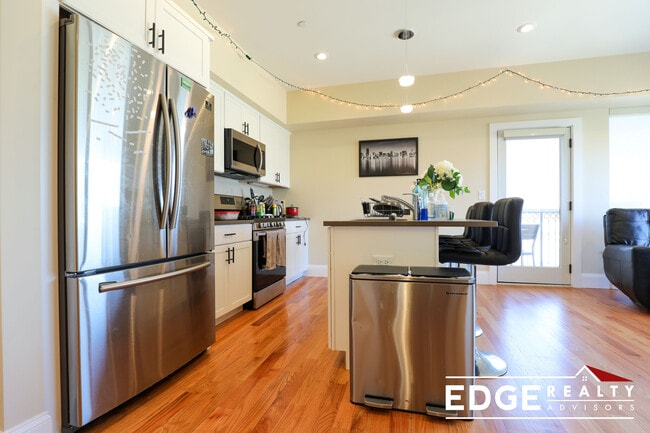 Building Photo - 9 Glencoe St Unit 303