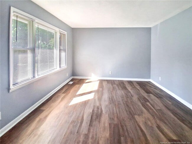 Photo - 1086 Essex Pl