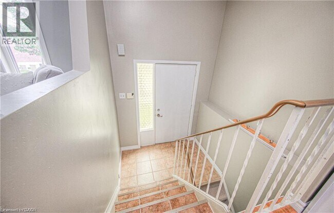 Photo - 250A NORTHLAKE Drive
