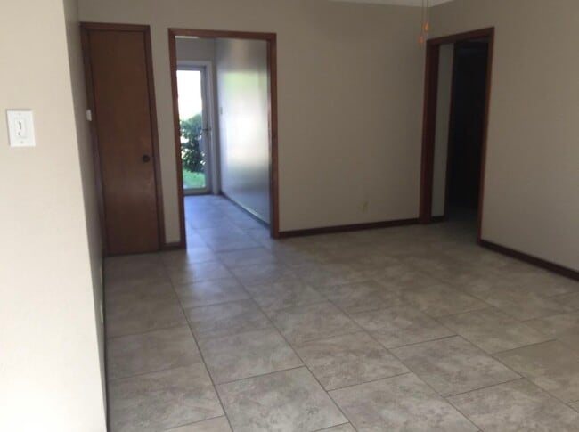 Photo - 320 Avenue F