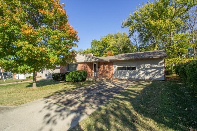 Building Photo - 517 E 2nd St