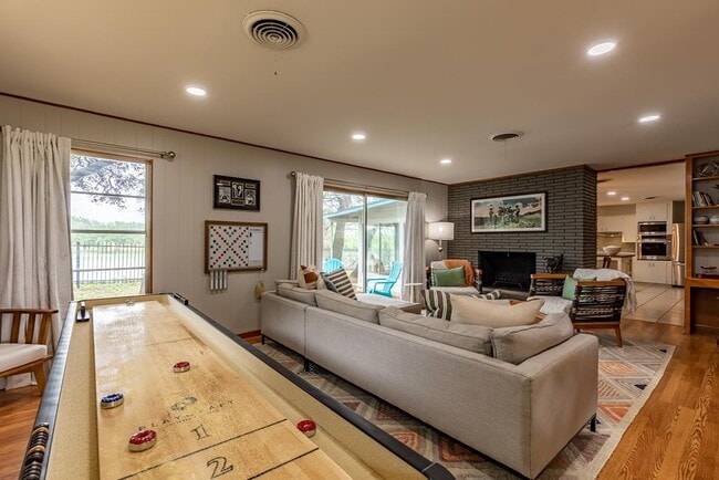 Photo - 2865 Bandera Hwy